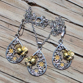 Bee & Flowers Earrings & Necklace