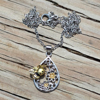 Bee & Flowers Earrings & Necklace